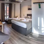 Check In Hotel 2*