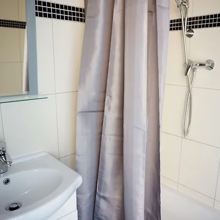 Check In מלון שונפלד